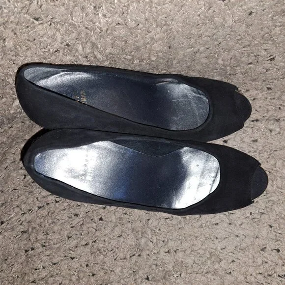 STUART WEITZMAN-Black Suede Peep Toe Pumps-Gold Inner Heel-Sz 8.5-Excellent - Picture 7 of 8